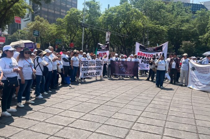 Protestan casi 300 empleados contra eliminación de fideicomisos y ataques al PJF 