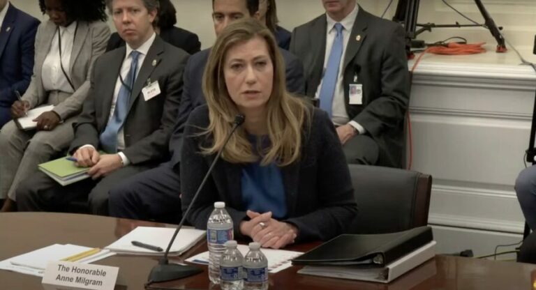 DEA acusa a México de bloquear visas a sus agentes 