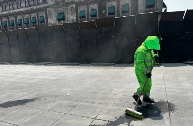 Presidente califica de “provocación” el lanzamiento de petardos a Palacio Nacional