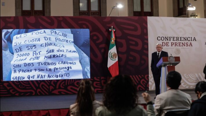 AMLO dice que no sabía de la extorsión en escuela de Veracruz 
