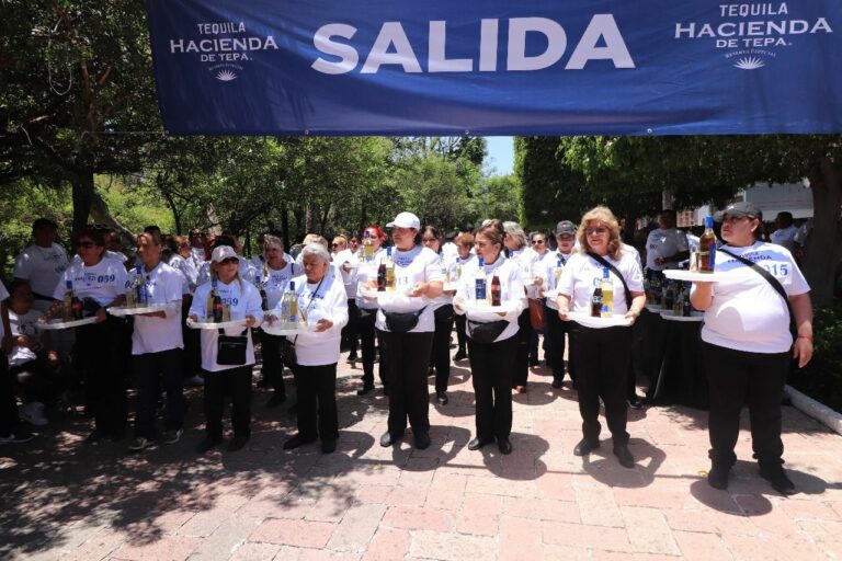 Se llevó a cabo la tradicional Carrera de Meseros en Aguascalientes