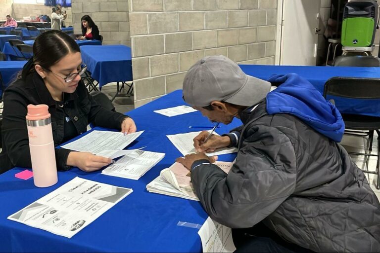 Brigada de Empleo en la colonia Nazario Ortiz Garza, este lunes