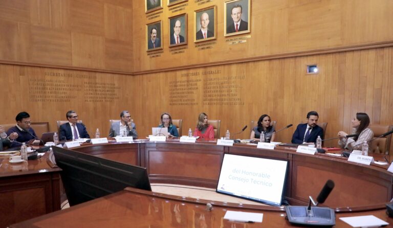 Director general del IMSS y gobernadora de Aguascalientes evalúan temas de salud en la entidad