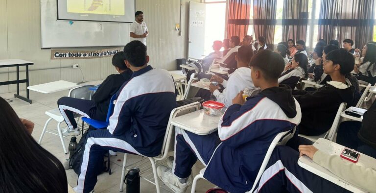 Las escuelas se convierten en un refugio para muchos jóvenes: Tere Jiménez