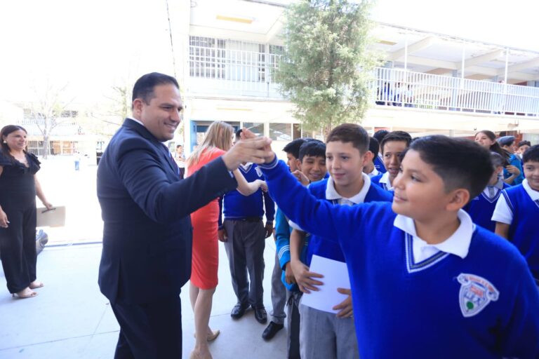 Reconoce alcalde de Aguascalientes a estudiantes destacados de primaria