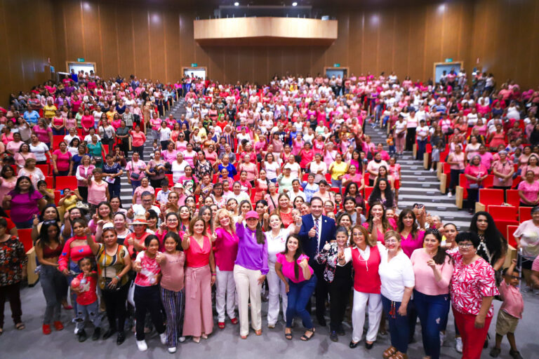 A través de la “Tarjeta Rosa” se reconoce el liderazgo de mujeres que trabajan a favor de su comunidad