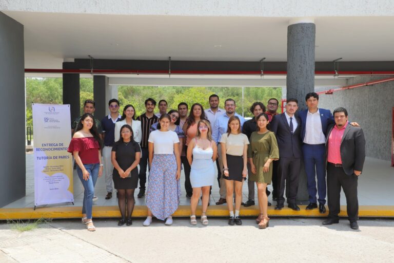 UAA reconoce labor de cerca de alumnos que forman parte del programa de tutoría de pares