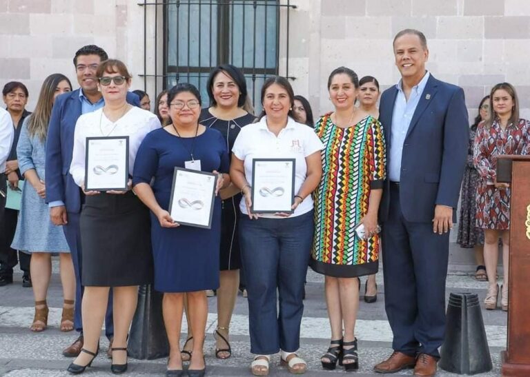 DIF de Jesús María entregó reconocimientos a su personal 