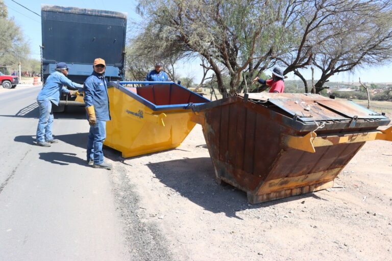 Operativo de renovación y cambio de contenedores de desechos