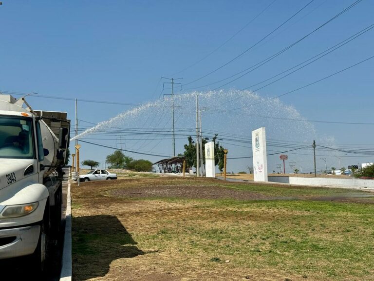 Municipio de Aguascalientes refuerza riego en la Línea verde 