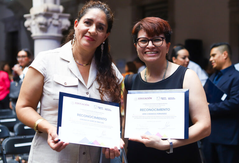 Entrega Tere Jiménez 570 plazas a docentes de Aguascalientes