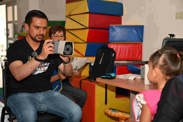 Ofrecen DIF municipal de Aguascalientes y Club de Leones exámenes oculares gratuitos para niños