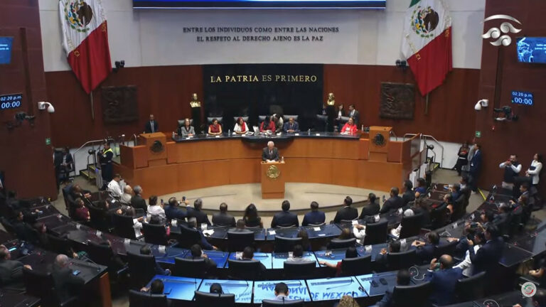 Condecoran con letras doradas al TecNM en el Senado de la República