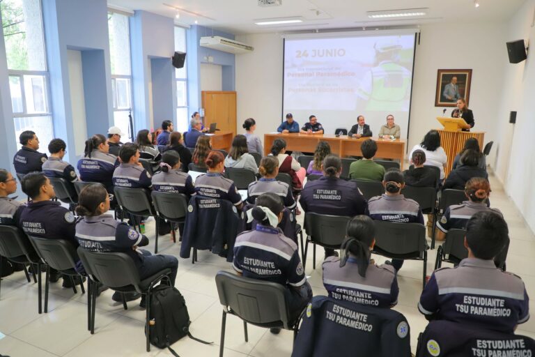 UAA reconoce la labor de paramédicos que colaboran en la institución 