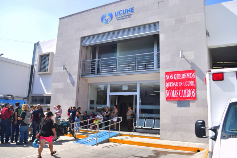 IMSS resuelve atender a pacientes renales, sin embargo, pacientes afirman que no cesarán en su lucha por no ser removidos