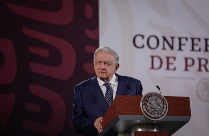 AMLO buscará que Sheinbaum se reúna con los padres de normalistas de Ayotzinapa