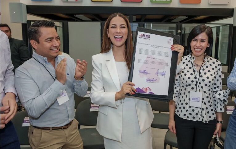 Libia Dennise García recibe constancia de mayoría y anuncia que buscará diálogo con Sheinbaum