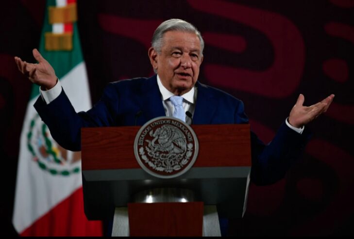 AMLO entregará a la CNTE el costal de piedras que lanzaron a Palacio Nacional 