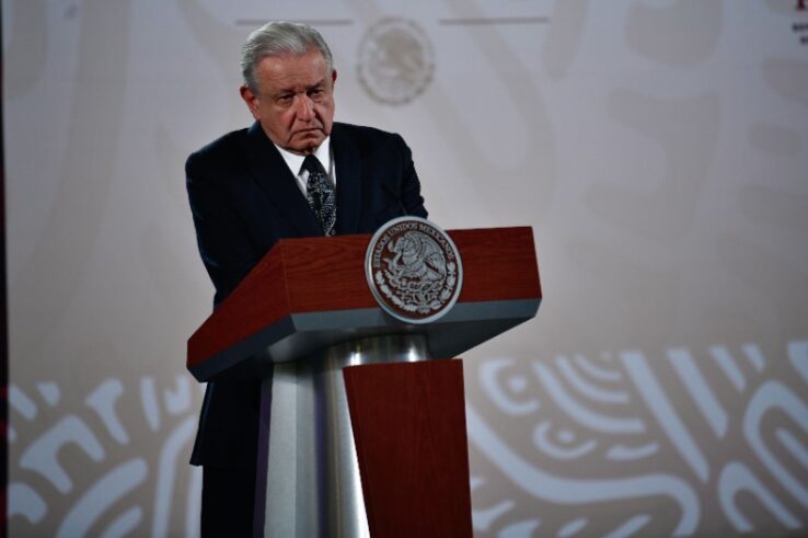 Pese a nerviosismo financiero, AMLO dice que no dará marcha atrás a reforma al Poder Judicial 