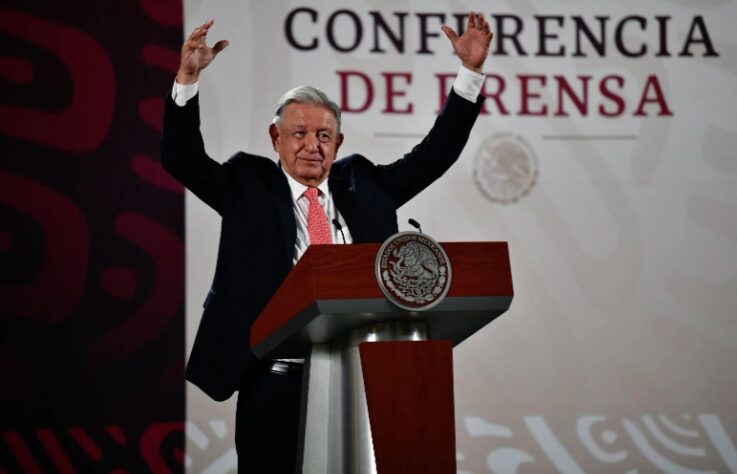 AMLO rechaza estar investigando a Loret de Mola 