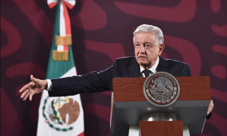 AMLO celebra liberación de Assange 