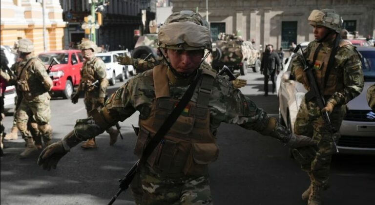 AMLO condena intento de golpe de Estado en Bolivia por militares 