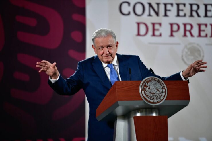 AMLO responde a foto de Quirino Ordaz con Salinas de Gortari 