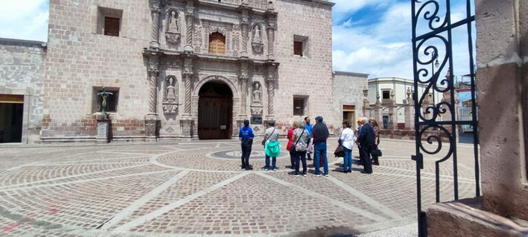 Policía Turística promueve turismo en el primer cuadro de la ciudad 