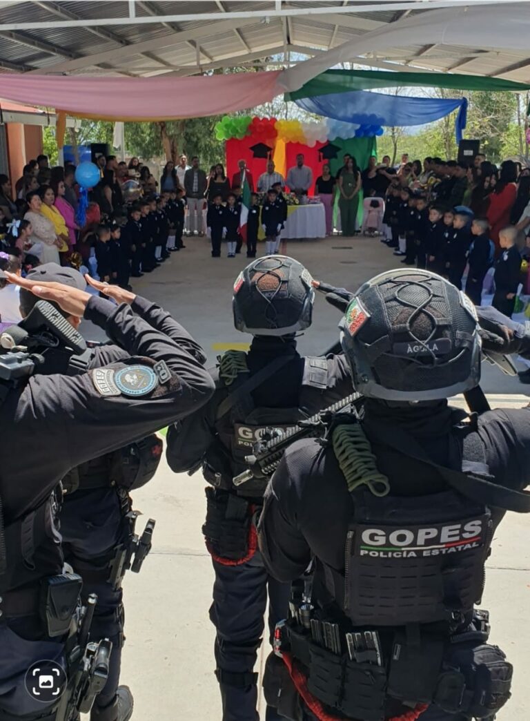 Policía presente en graduación de kínder en el Salero, Cosío