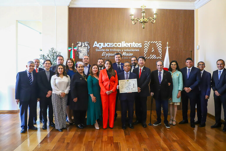 Reconocen a Armando Ávila Moreno por su contribución a la industria automotriz de Aguascalientes