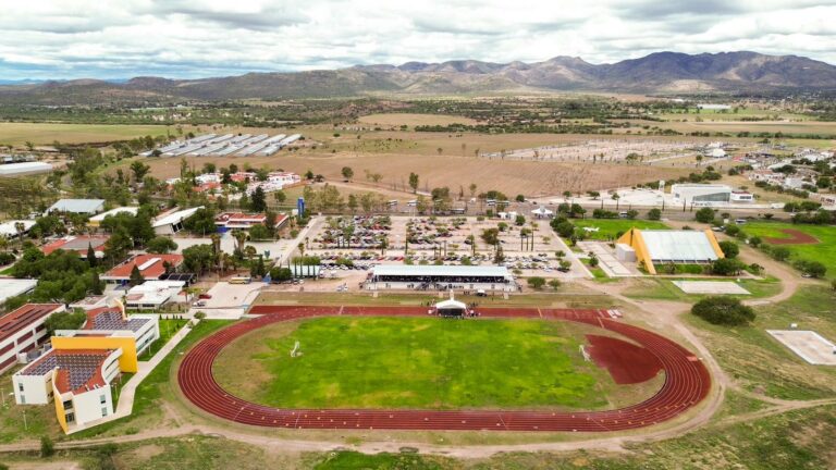 Tere Jiménez inauguró la nueva área deportiva multiusos en la UTA