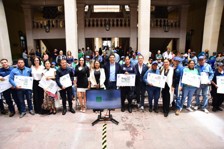 Reconocen a trabajadores municipales con el “Bono por tu servicio”