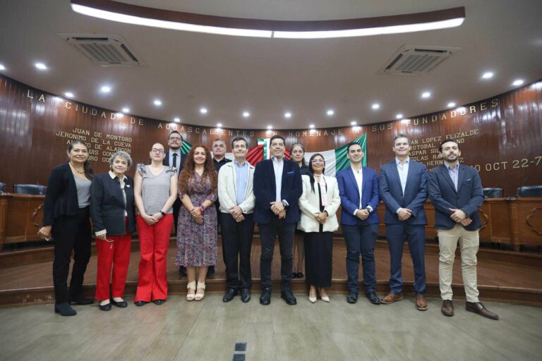 Leo Montañez tomó protesta a nuevos integrantes del SIPINNA municipal de Aguascalientes