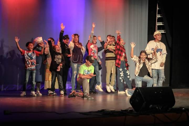 Estudiantes de primaria montan exposición artística en la Casa Víctor Sandoval