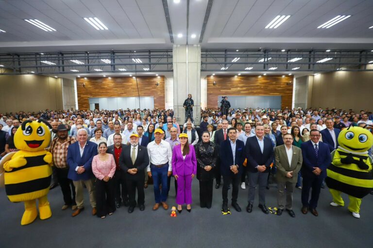 Tere Jiménez inauguró el Congreso Internacional de Actualización Apícola