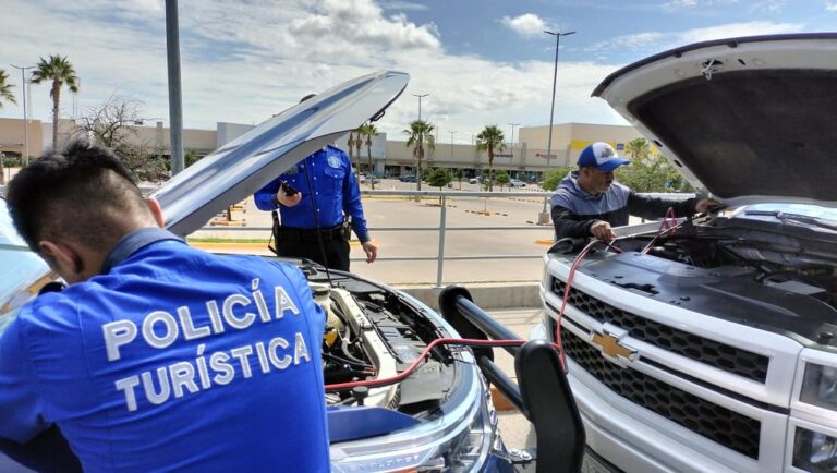 Policía Estatal de Aguascalientes brinda apoyo a ciudadanos varados por lluvia