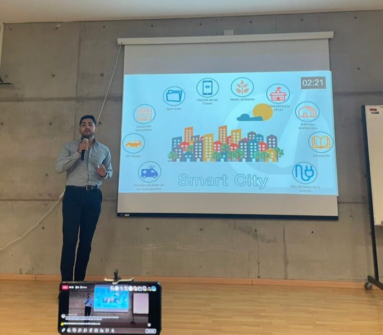 Profesor de la UAA propone modelo para ciudades inteligentes y sustentables 