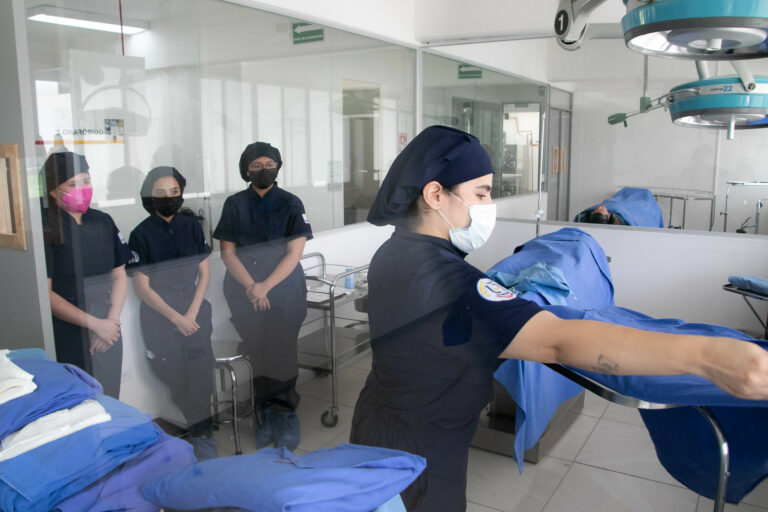 UAA forma a enfermeros altamente capacitados  