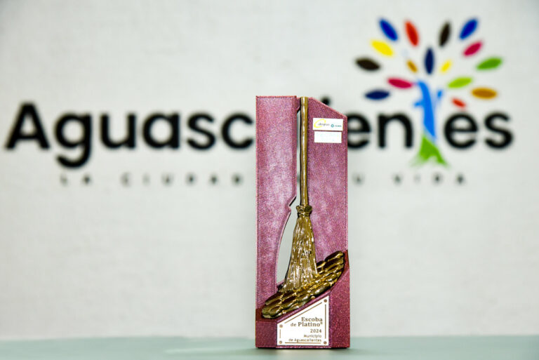 Municipio de Aguascalientes fue reconocido con el premio Escoba de Platino