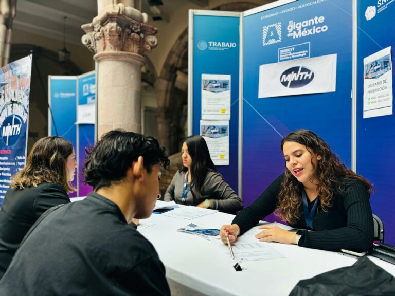 “Jueves de Bolsa de Trabajo” en el Palacio de Gobierno