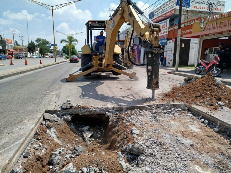 Intensifica municipio de Aguascalientes acciones de rehabilitación vial