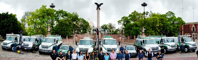 Leo Montañez entregó nuevo equipo para servicios de agua y servicios públicos