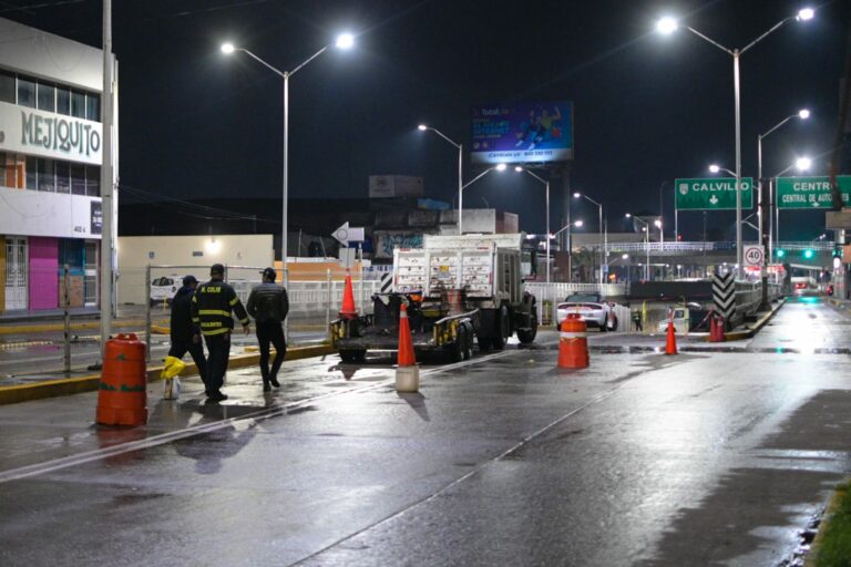 Leo Montañez coordina trabajos de limpieza de calles afectadas por las lluvias 