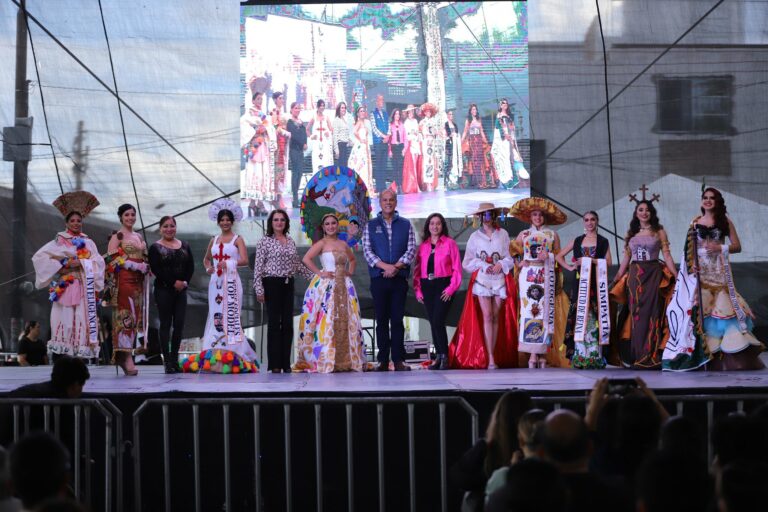 Premian a los mejores trajes típicos de la Feria de los Chicahuales 2024