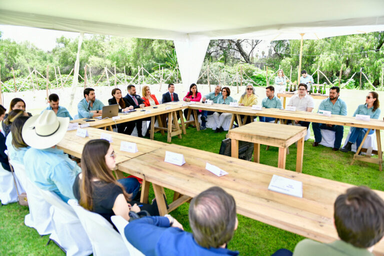 Gobernadora de Aguascalientes se reunió con vitivinicultores del estado