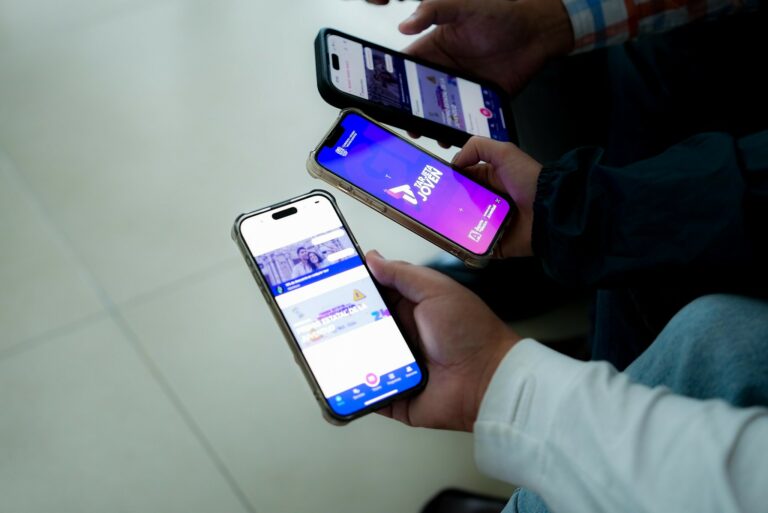 Jóvenes podrán tener acceso a programas, becas, apoyos y talleres desde su celular