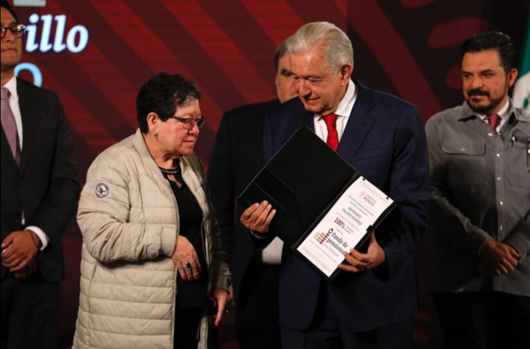 AMLO celebra sexto aniversario de su triunfo electoral con entrega de pensiones 