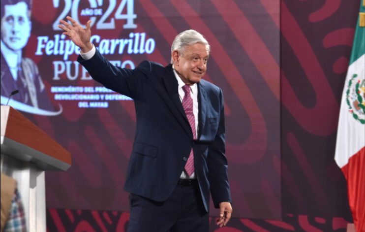 AMLO pide calma por huracán Beryl 