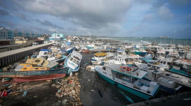 Beryl, el poderoso huracán que devastó el sureste del Caribe y ahora acecha a Jamaica