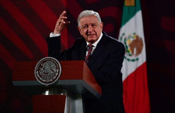 AMLO niega existencia de cuerpo especial de la Policía Militar encargado de su seguridad y la de su familia 